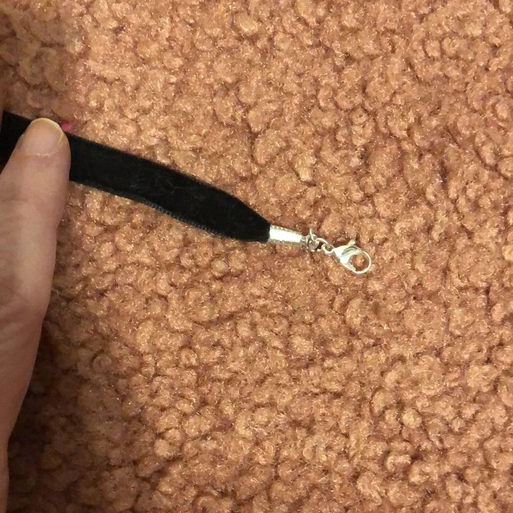 Beautiful Icing Black Velvet Choker